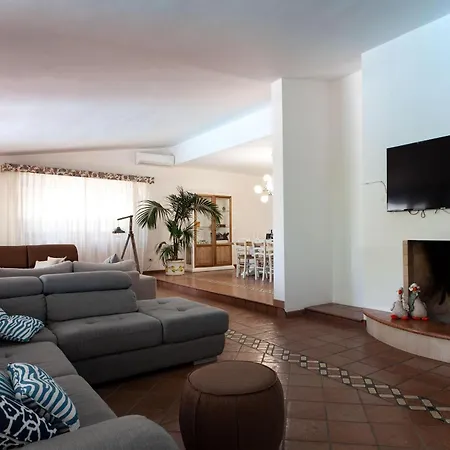 6 Bagni, Piscina, Wifi, Animali, M200