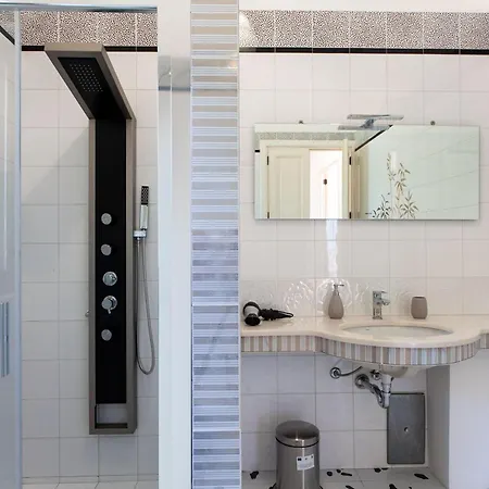 6 Bagni, Piscina, Wifi, Animali, M200